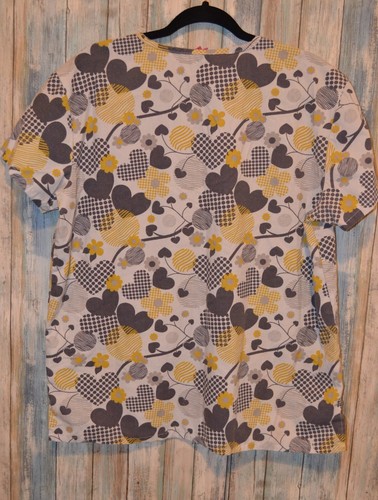 365 Work & Wear Scrub Top Women's Large Floral Hearts Grey Yellow - Picture 5 of 5