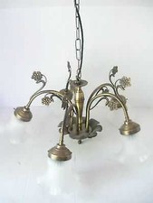 Lampadario in ottone anticato a 5 luci stile liberty con vetri satinati bianchi 