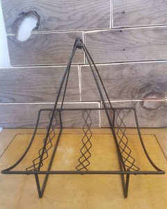 Vtg-MID-CENTURY-MODERN-Half-CIRCLE-Black-METAL-amp-Brass-MAGAZINE-RACK-Eames-ERA