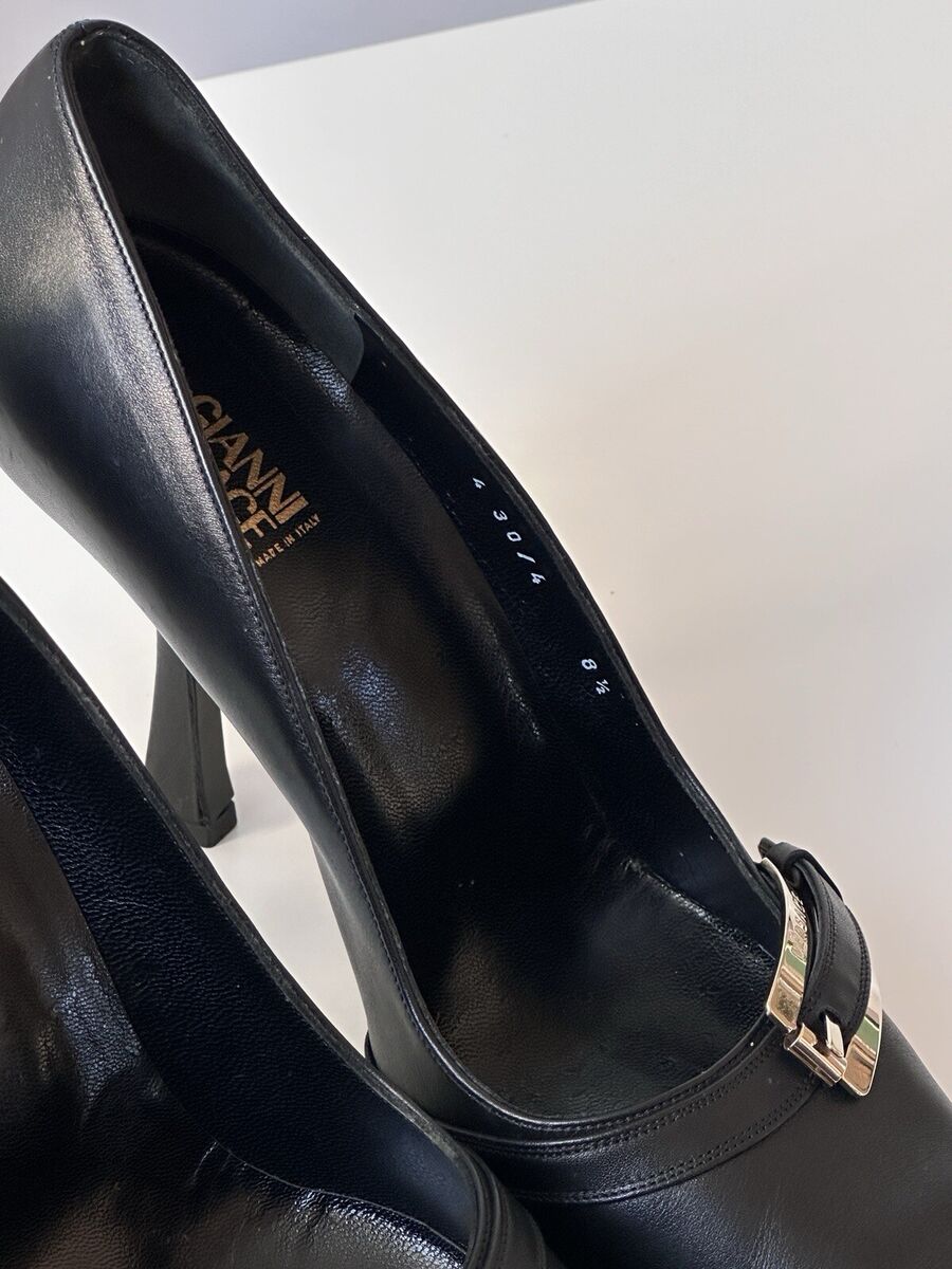 Gianni Versace Black Leather Pointed Toe Heels Size: 38,5 Gianni Versace Black Leather Pointed Toe Heels Size: 38,5