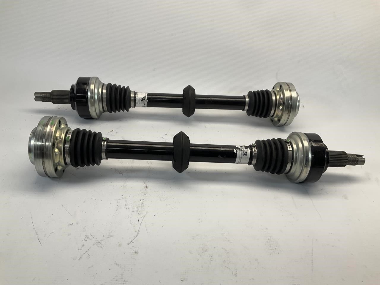 22-24 Maserati MC20 M240 Axle Shaft Kit Left + Right 673015581 670219393 Q