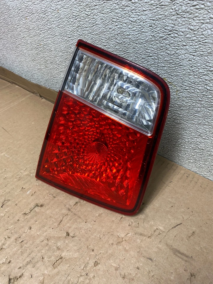 Luz trasera interior del lado derecho del pasajero Kia Borrego 2009 2010 2011 U8721 DW Foto 2 de 4