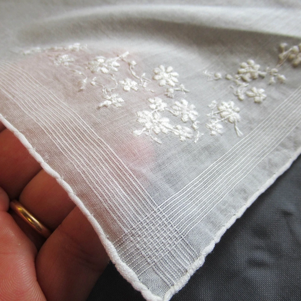Pañuelo italiano vintage pañuelo blanco floral bordado delicado hada nupcial Foto 4 de 4