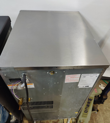 HOSHIZAKI ICE MAKER, KM-650MRH with URC-5F, Crescent Cuber