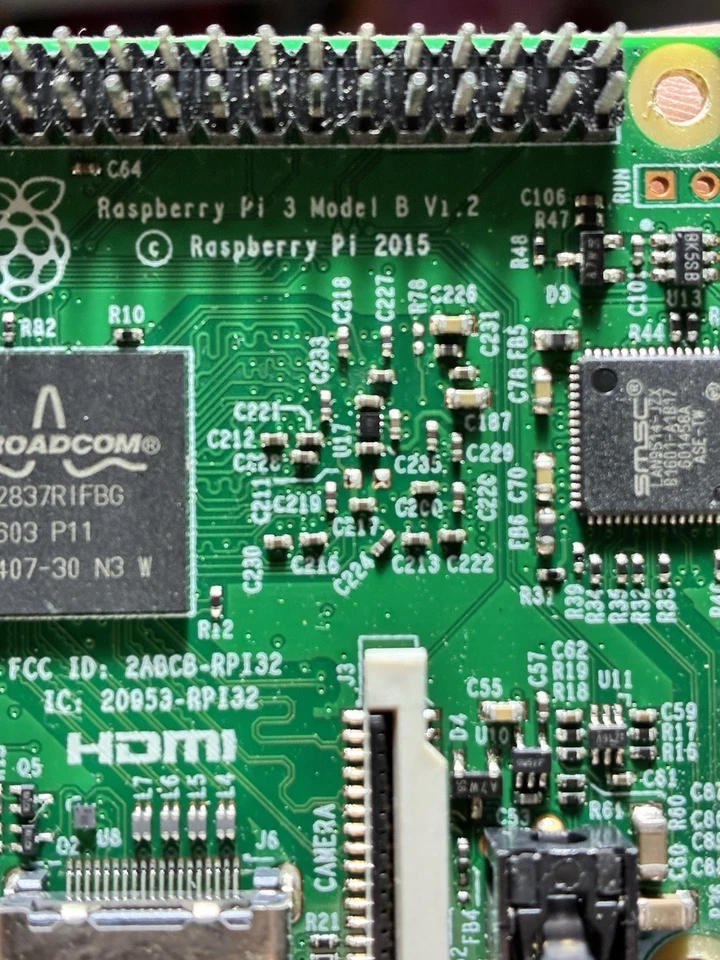 Raspberry Pi 3 Model B con Alimentatore Originale - Immagine 2 di 3