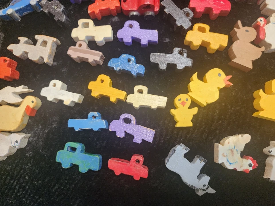 Vintage Lot Of 100 Small Wooden Farm Animals People Cars Trucks 1"-2" - Image 4 of 4