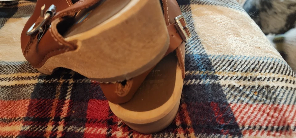 AUTÉNTICOS ZUECOS MIA DE CUERO MARRÓN COÑAC DE SUECIA TALLA 37 Foto 3 de 4