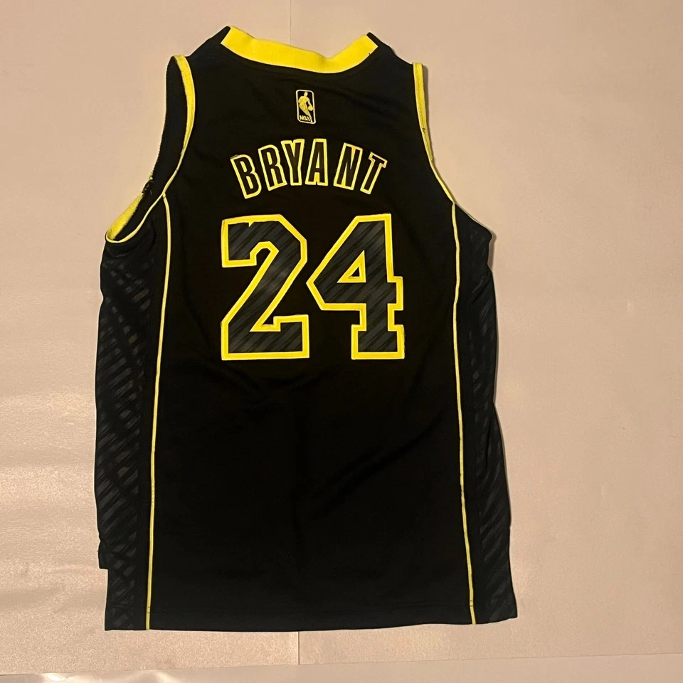 Lakers Neon Limited Edition Kobe Bryant- Sz M Kids 24 Adidas’s - Image 2 of 4