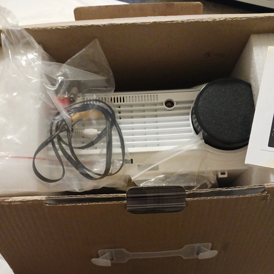 Digital LED Projector Android HD Image LCD HDMI VGA USB (in original box) - Image 3 of 4