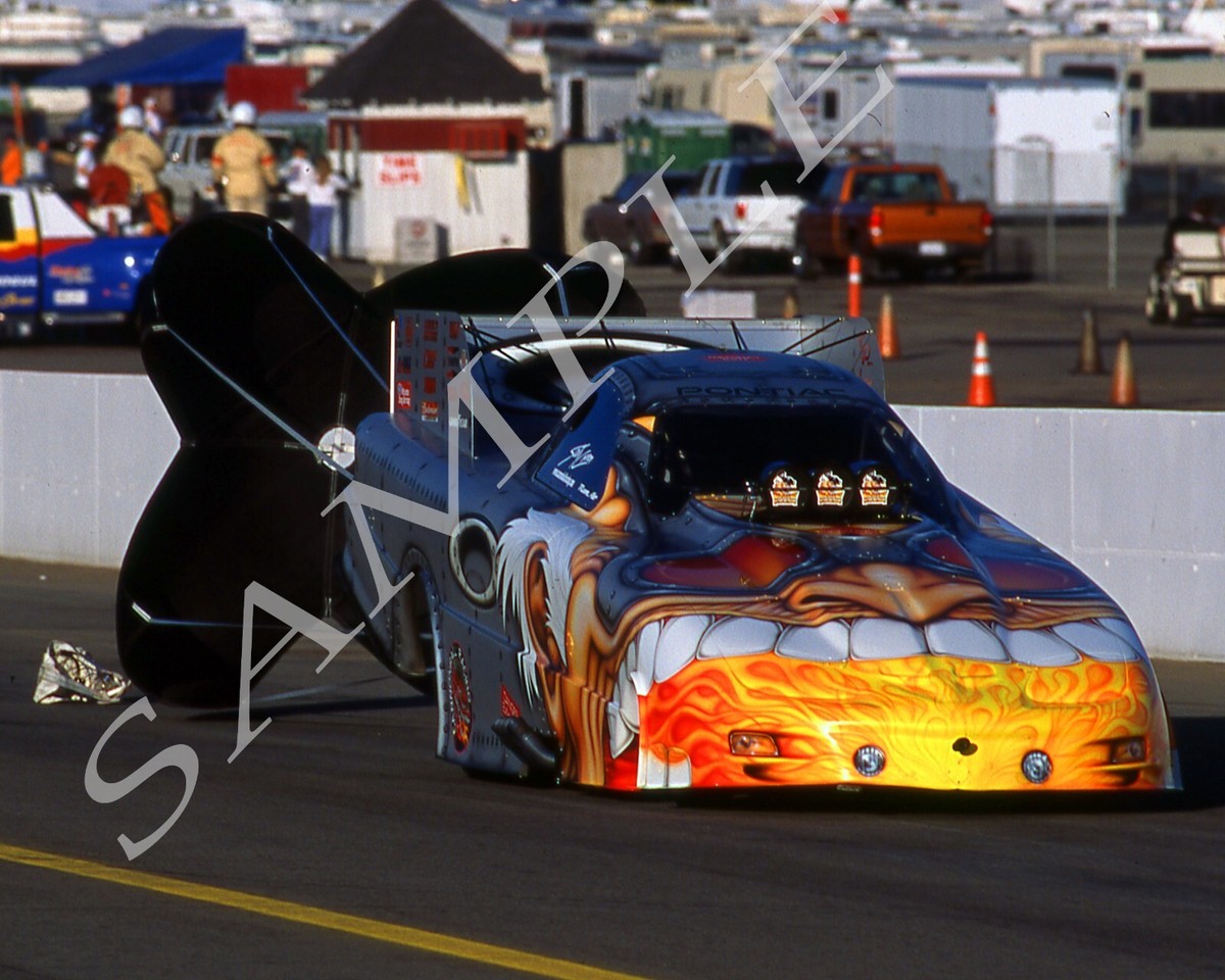 SCOTTY CANNON OAKLEY FUNNY CAR WITH CHUTES OUT 8X10 GLOSSY PHOTO