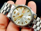 Vintage Of SEIKO 5 Automatic Day Date 21 Jewels Men,s Wrish Watch Japan Made