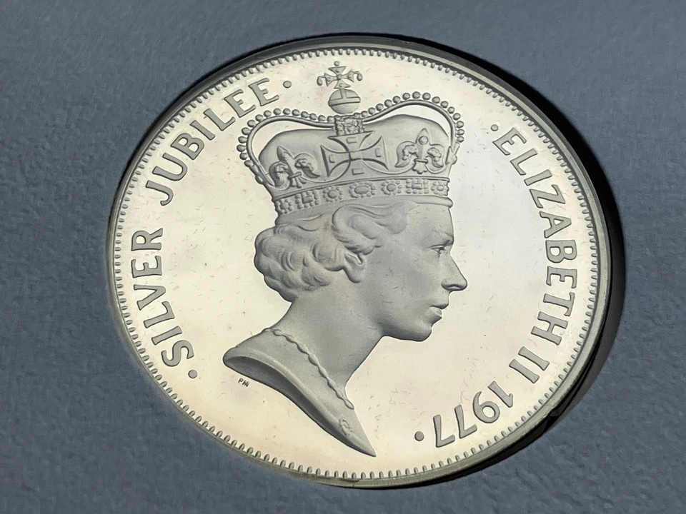 1977 Royal Silver Jubilee Crown Medal First Day Cover FDC From Pobjoy Mint - Image 2 of 4