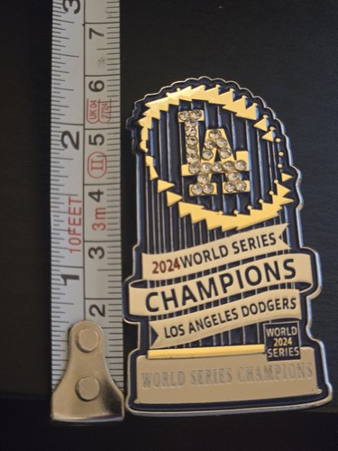 Los Angeles Dodgers World Series Trophy Pin - Picture 4 of 6