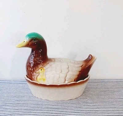 Schöne Vintage Keramik Ente auf Nest Eier Topf rustikal Landhaus Kitchenalia