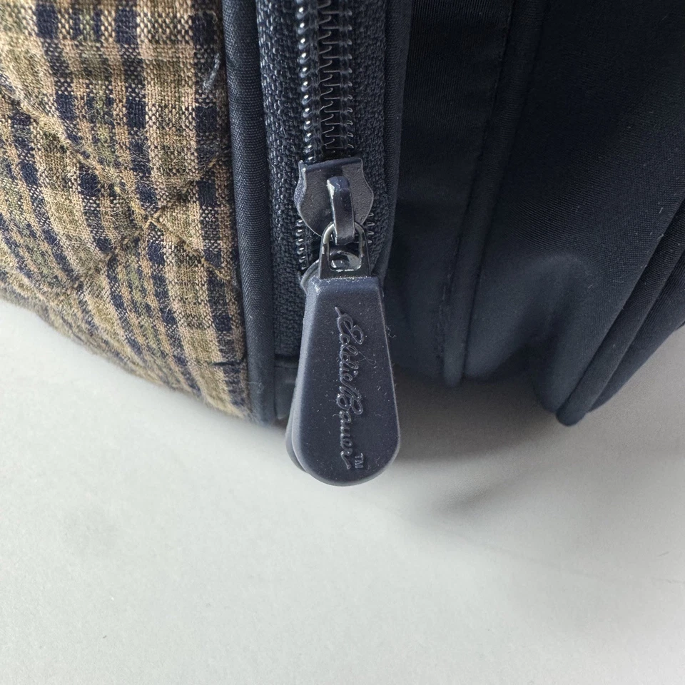 Bolsa de viaje de lona utilitaria para pañales para bebé EDDIE BAUER azul marino con cambiador Foto 3 de 4
