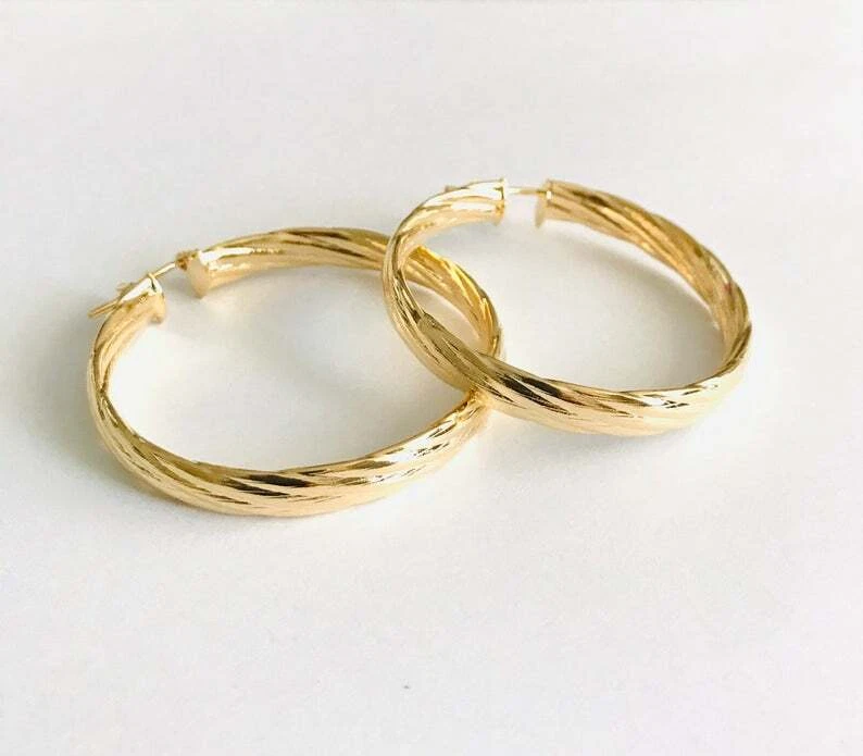 Pendientes de aro torcidos amarillos rellenos de oro de 18 quilates / Aretes rellenos de oro - ER170-4 Foto 3 de 4