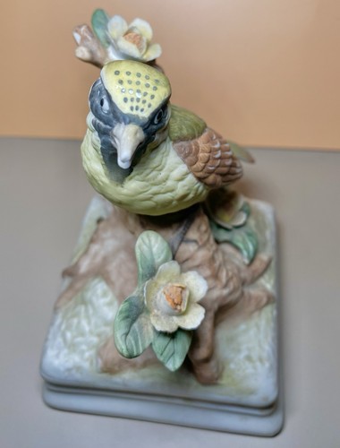 Vintage Gorham Porcelain Bird Figurine Music Box Made in Japan - Picture 2 of 5