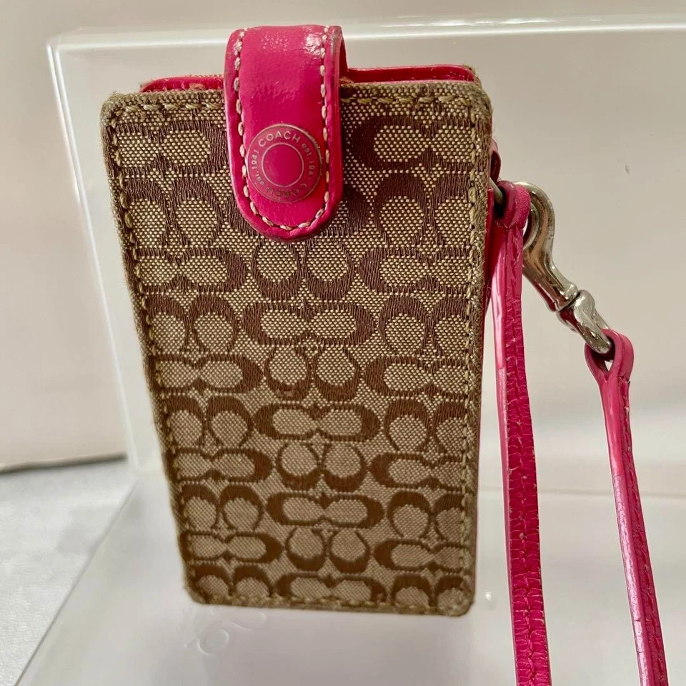 Funda protectora COACH Signature de lona de cuero rosa para iPod accesorio pequeño Foto 2 de 4