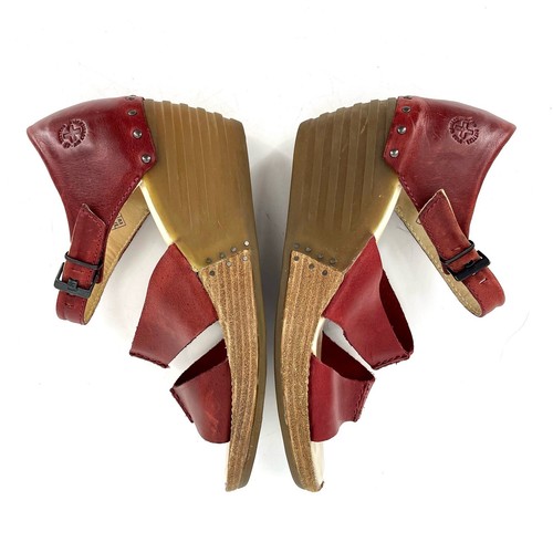 Dr Martens Sandale zwei Riemen offene Zehenpartie rot Keilabsatz Leder (5) - Bild 6 von 10