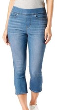Signature by Levi Strauss. Gold Label Women's Totally Shaping Pull On Capri 10
