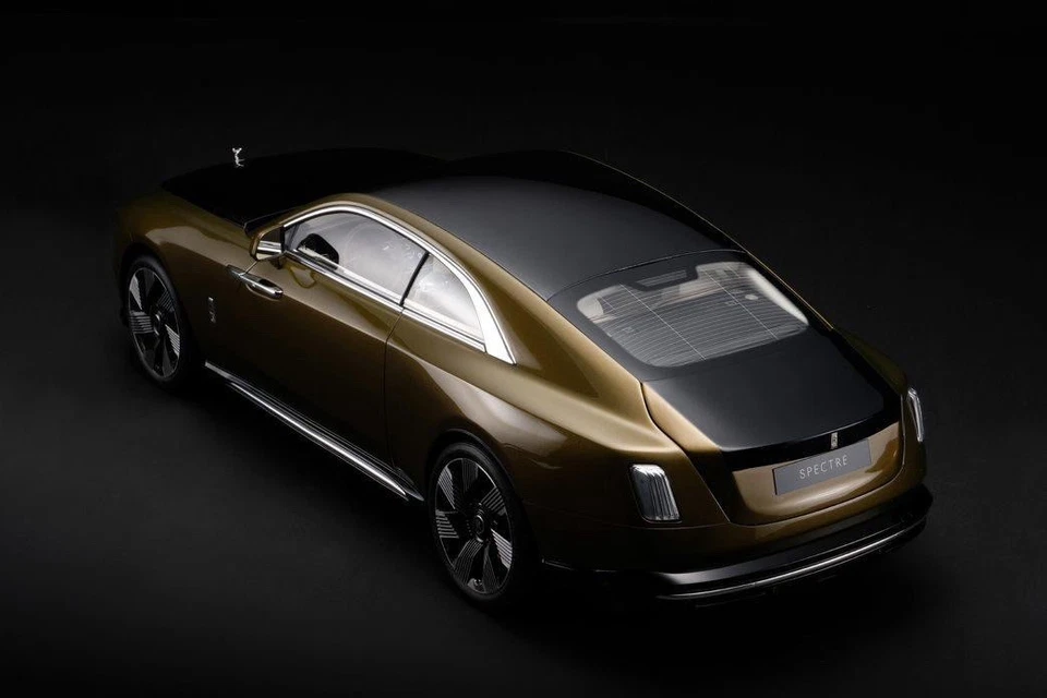 Rolls-Royce Spectre [vollständig öffnend + Lichter] von: Amalgam Maßstab 1:8 - Bild 3 von 3