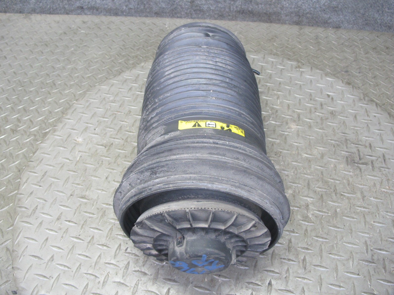Maserati Levante 2017-2020 REAR+RIGHT Air spring