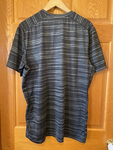 Camisa de entrenamiento ajustada a rayas negras AT49 Nike Dri-fit para hombre talla XL - Imagen 3 de 3