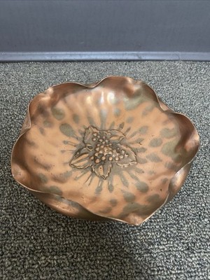 Vtg 6'' Gregorian Hammered Solid Copper Bowl Flower Pattern 313 Signed Candy Dish