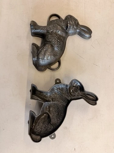 Vintage GRISWOLD ERIE PA Cast Iron Bunny Rabbit Cake Mold # 862 And #863