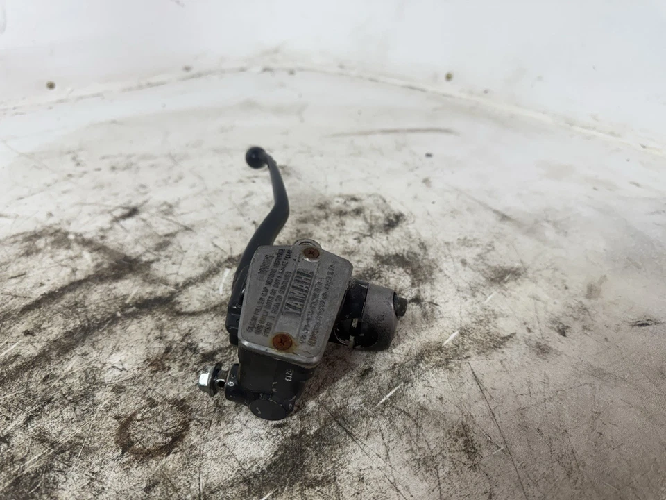 Cilindro maestro de freno delantero derecho Yamaha Radian YX600 1986-1990 FABRICANTE DE EQUIPOS ORIGINALES Foto 3 de 4