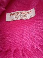 VTG BRIGHT FUSHIA PASHMINA SHAWL 14X70 SILKY FEEL KNOTTED FRINGE CHINA READ 