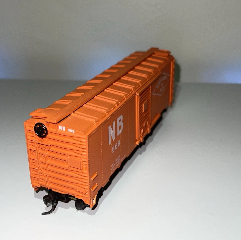 HO Custom Paint 40' sliding door boxcar— “Northampton and Bath” NB #568 - Image 2 of 4
