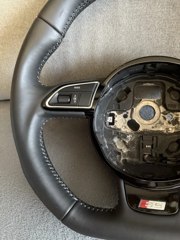 AUDI A3 S3 Q3 A4 S4 RS4 A5 S5 RS5 Q5  FLAT BOTTOM STEERING WHEEL , PADDLE SHIFT - Image 2 of 4