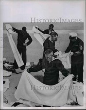 1951 Press Photo San Diego Naval Training Station Sailors use Mattress Covers