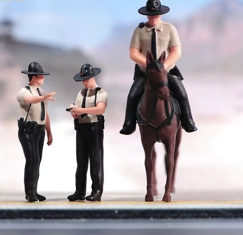 Figura pintada 1:64 modelo miniatura resina diorama arena policía patrulla americana - Imagen 2 de 9