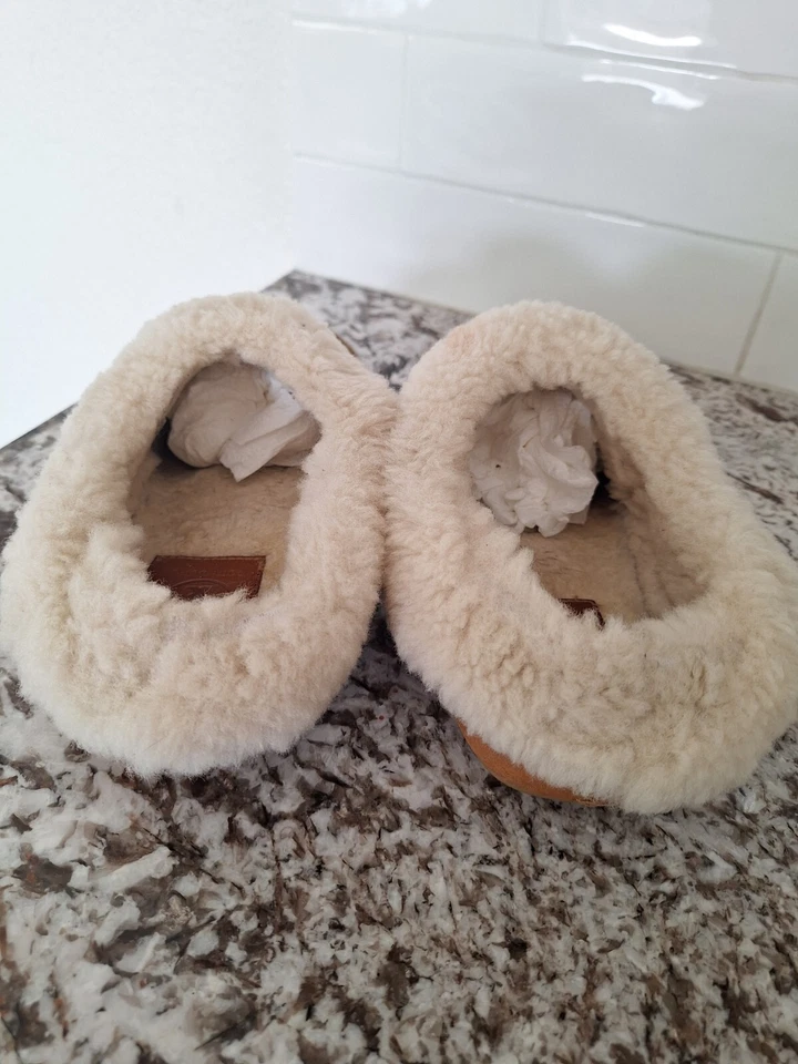 Tory Burch genuine Leather Suede sheepskin fur slippers size 7 - Image 3 of 4
