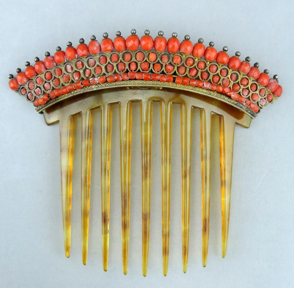 TABATIÈRE EN CORNE SCULPTÉE ÉPOQUE XVIIIe BOÎTE À TABAC ART