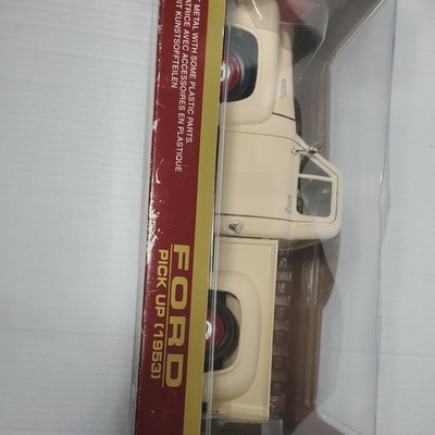 1953 Ford Pick-Up 1:18 Die-Cast Truck   Road Legends / No. 92148  Vintage Model