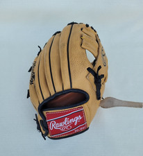 Rawlings PL158 C 9 INCH Child's glove autograph model of Derek Jeter 