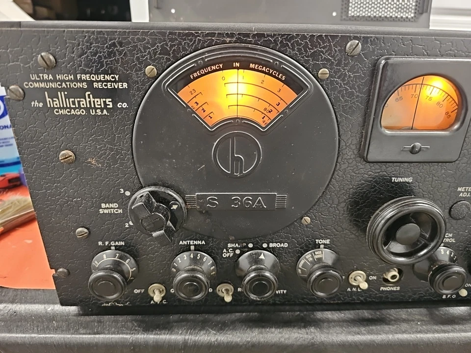 US Navy WWII. HALLICRAFTERS S-36A RBK-15 ULTRA HIGH FR COMMUNICATION RECEIVER - Image 2 of 4