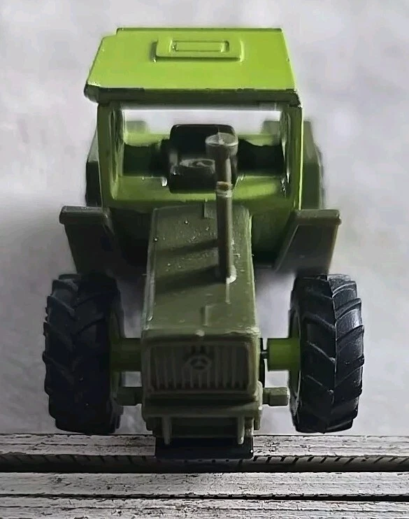 Vintage Matchbox MB-Trac 1600 Turbo 1/64 two tone green tractor diecast/plastic  - Image 4 of 4