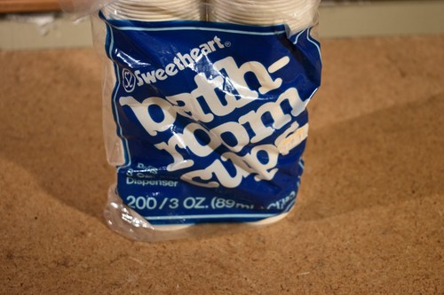 Vintage Sweetheart Bathroom Cups ~200 Blue Starburst Retro Bathroom Set Prop - Picture 5 of 11