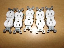 NEW Leviton 15A 125V Electrical Outlets White Lot of 5 FREE SHIPPING