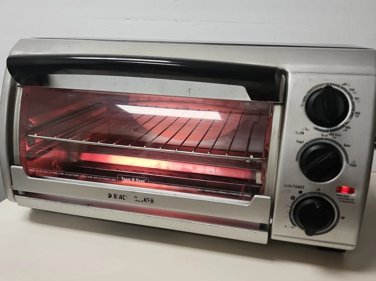 BLACK AND DECKER TO1455 Stainless steel Toaster Oven - Works Great + 1 pan