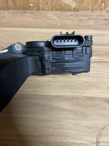 2012-2019 CHEVY SILVERADO 2500 HD GAS THROTTLE ACCELERATOR PEDAL OEM - Picture 3 of 4