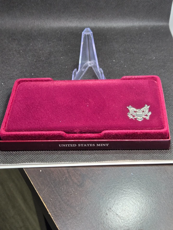 1992 U.S. MINT Proof Olympic 2 Coin set - Silver Dollar & Clad Half W/Box & COA - Image 2 of 4