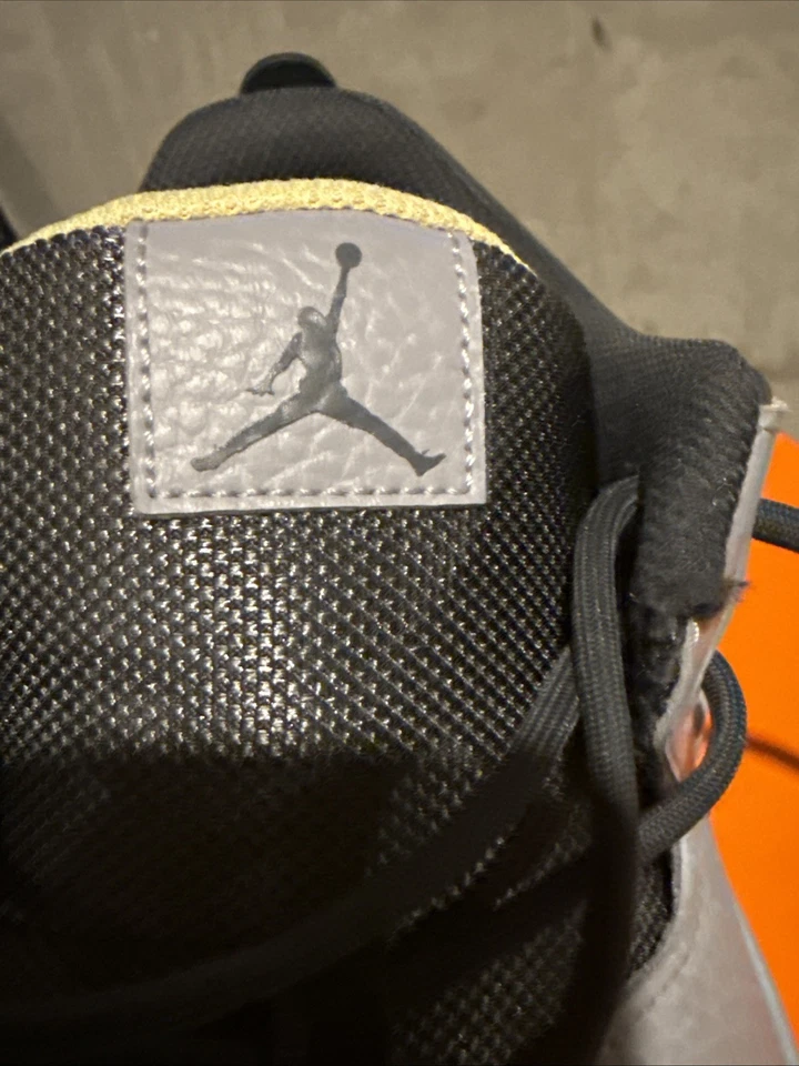 Air Jordan Max Aura 5/Gris cemento/Topacio dorado blanco antracita para hombre talla 11,5 Foto 3 de 4
