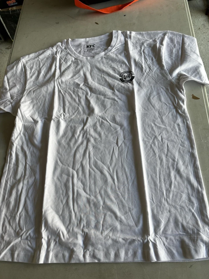 T-shirt KFC x Demon Slayer Tanjiro blanc neuf L/XL collector manga anime - Photo 2/3