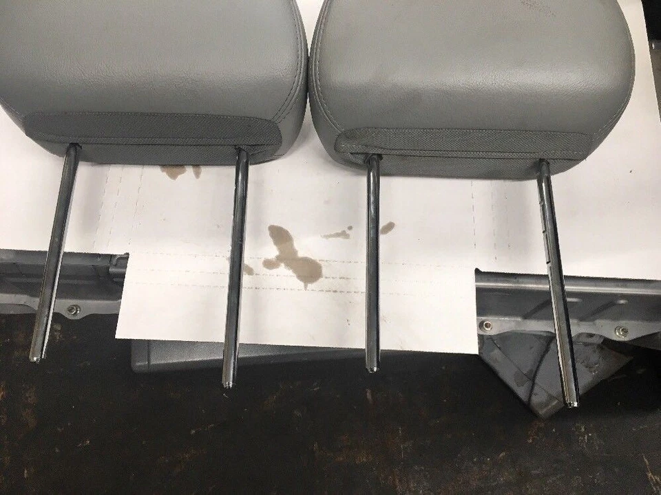 Оригинальный комплект переднего правого и левого галечного подголовника для Ford Five Hundred / Freestyle 2005-2007 годов выпуска - Изображение 3 из 4