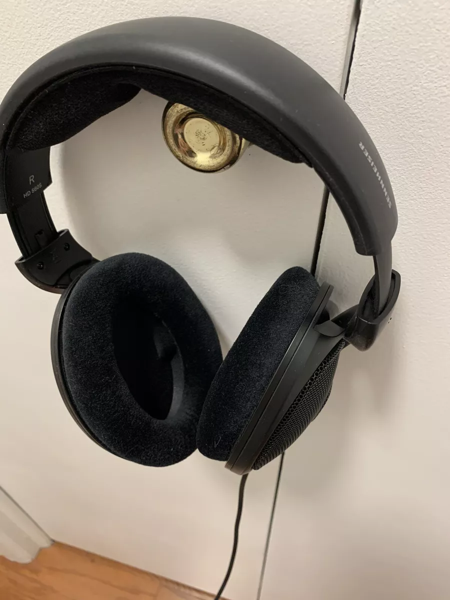 Sennheiser HD 560 S Over-The-Ear Audiophile Headphones Sennheiser HD 560 S Over-The-Ear Audiophile Headphones